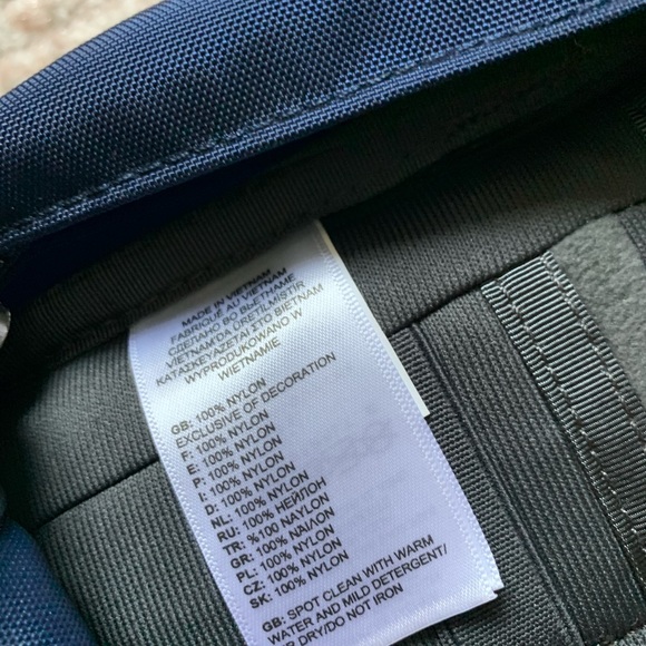 North Face Fall Line tech backpack - Picture 6 of 8